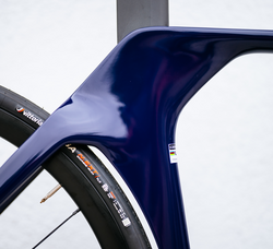 Road bike Cervelo P 105 Di2 28" Deep Dahlia (2025)